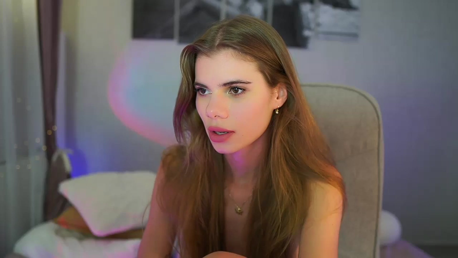 Gallery image thumbnail from RileyReid_18's myfreecams stream on, 06/25/2024, 23:30 image 19 of 20