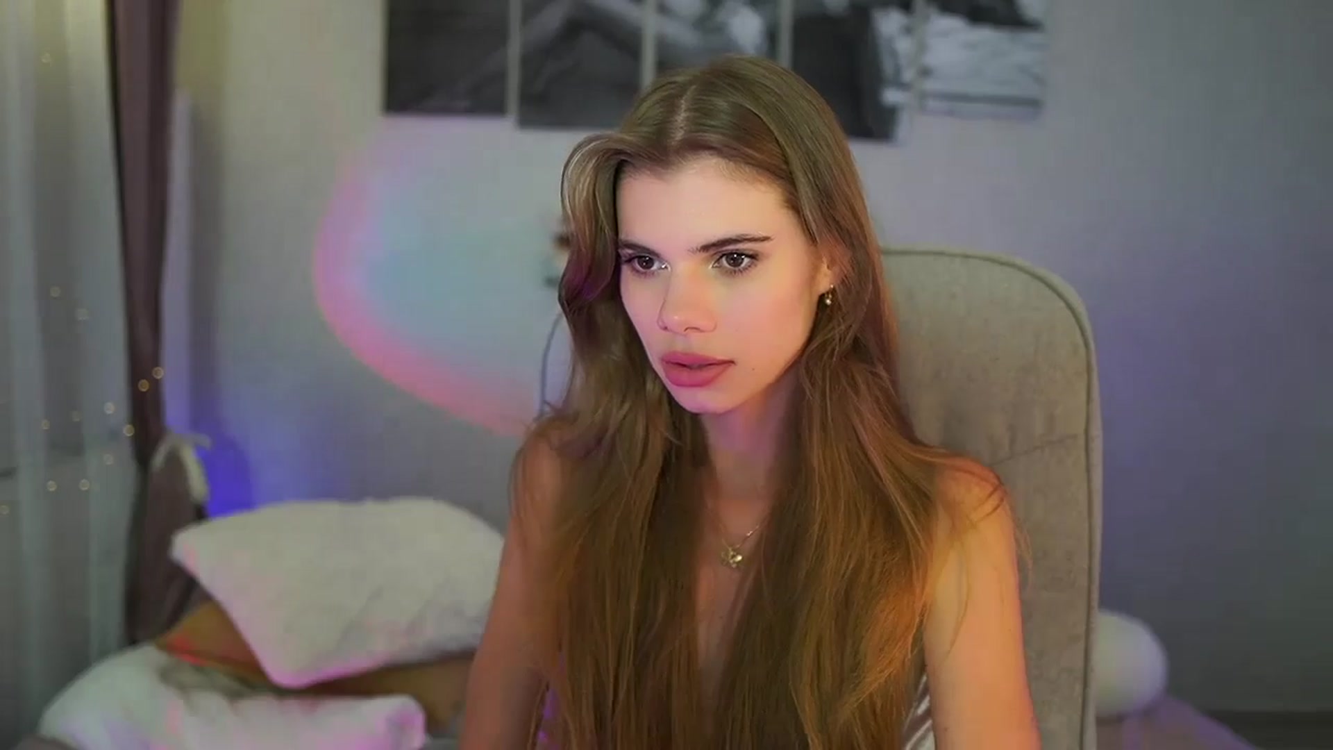 Gallery image thumbnail from RileyReid_18's myfreecams stream on, 06/25/2024, 23:30 image 20 of 20