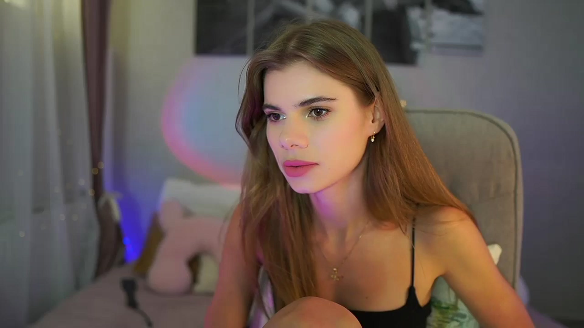 Gallery image thumbnail from RileyReid_18's myfreecams stream on, 06/26/2024, 19:53 image 9 of 20