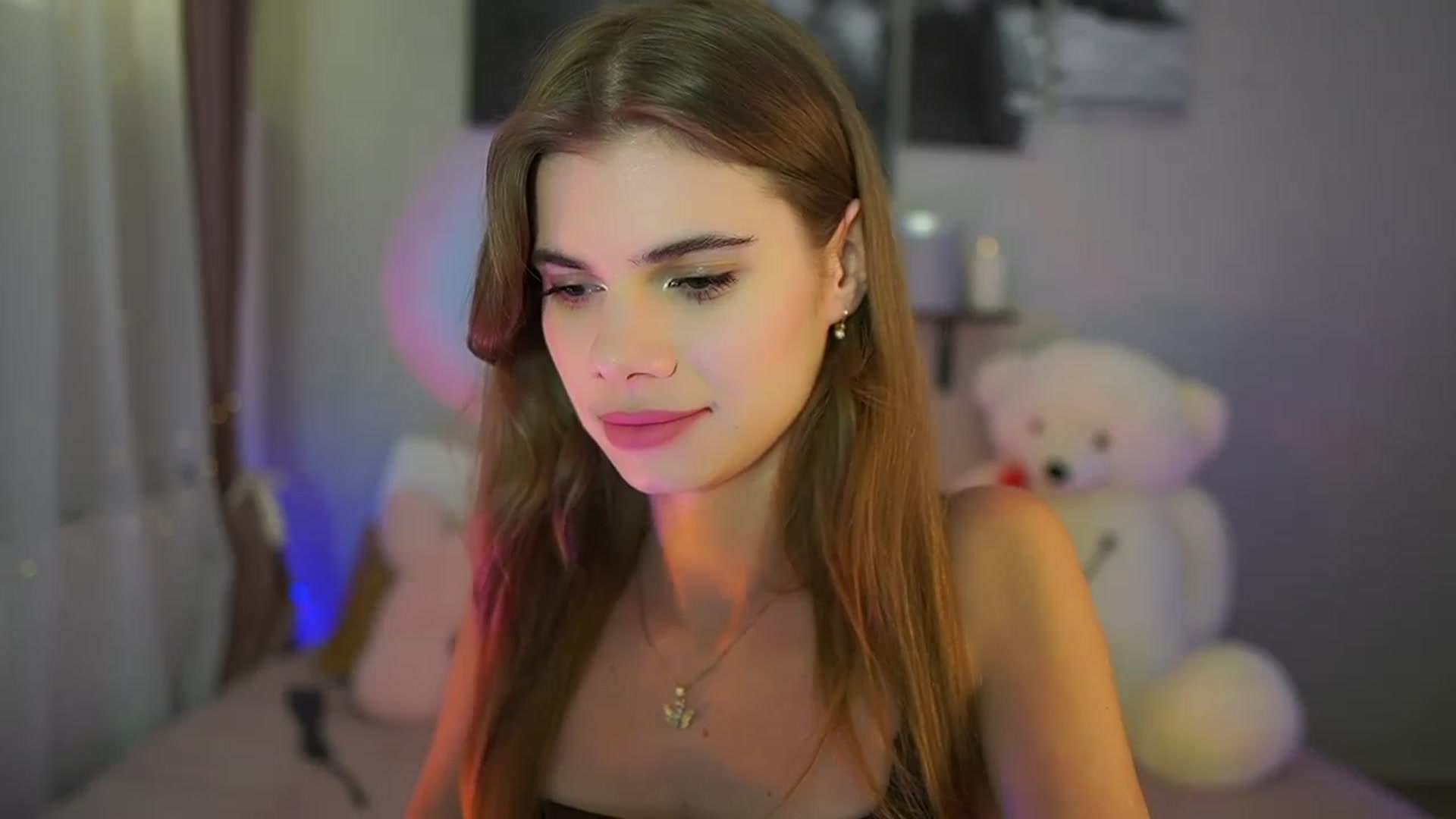 Gallery image thumbnail from RileyReid_18's myfreecams stream on, 06/26/2024, 19:53 image 4 of 20