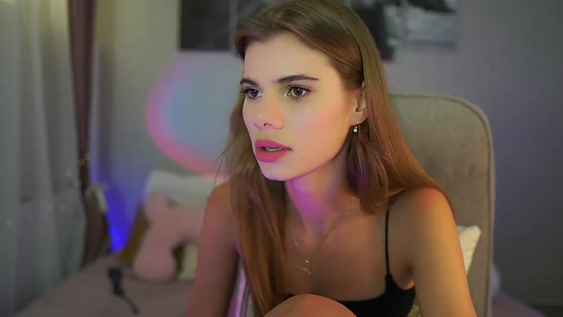 Gallery image thumbnail from RileyReid_18's myfreecams stream on, 06/26/2024, 19:53 image 7 of 20
