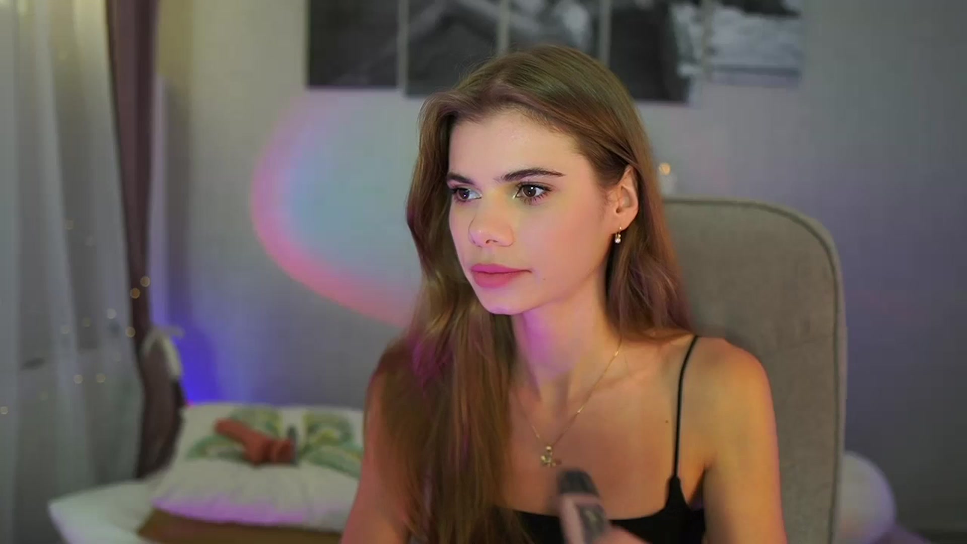 Gallery image thumbnail from RileyReid_18's myfreecams stream on, 06/26/2024, 21:46 image 1 of 20