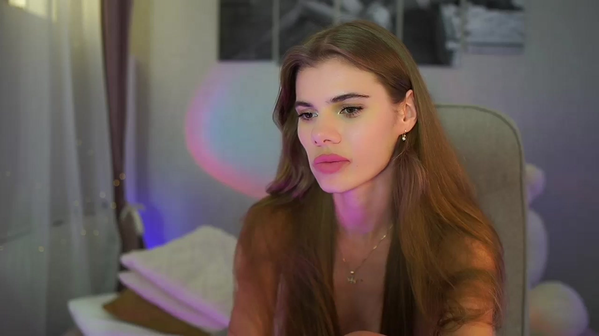 Gallery image thumbnail from RileyReid_18's myfreecams stream on, 06/26/2024, 21:46 image 16 of 20