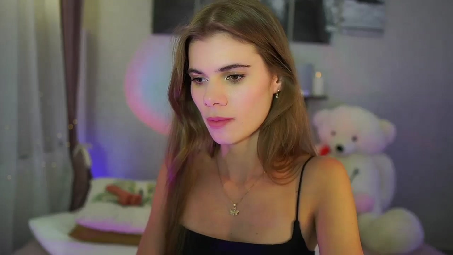 Gallery image thumbnail from RileyReid_18's myfreecams stream on, 06/26/2024, 21:46 image 9 of 20