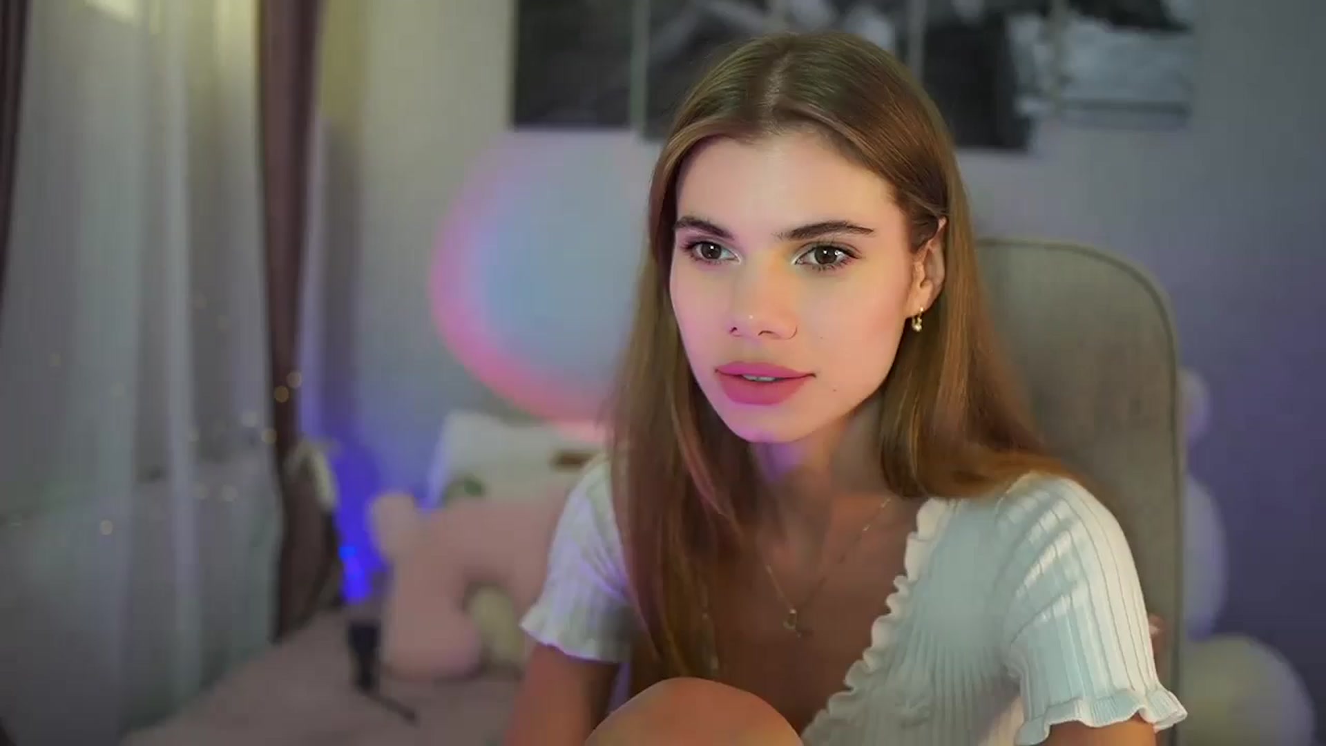 Gallery image thumbnail from RileyReid_18's myfreecams stream on, 06/27/2024, 19:41 image 1 of 20
