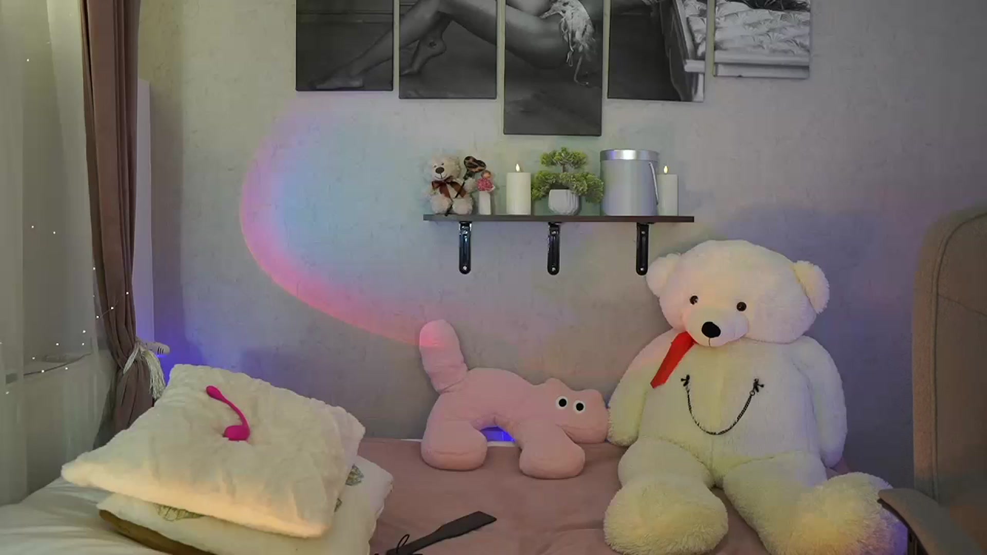 Gallery image thumbnail from RileyReid_18's myfreecams stream on, 06/28/2024, 20:14 image 20 of 20