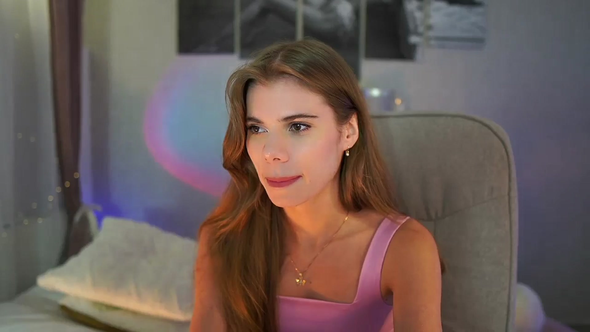 Gallery image thumbnail from RileyReid_18's myfreecams stream on, 06/28/2024, 20:14 image 19 of 20