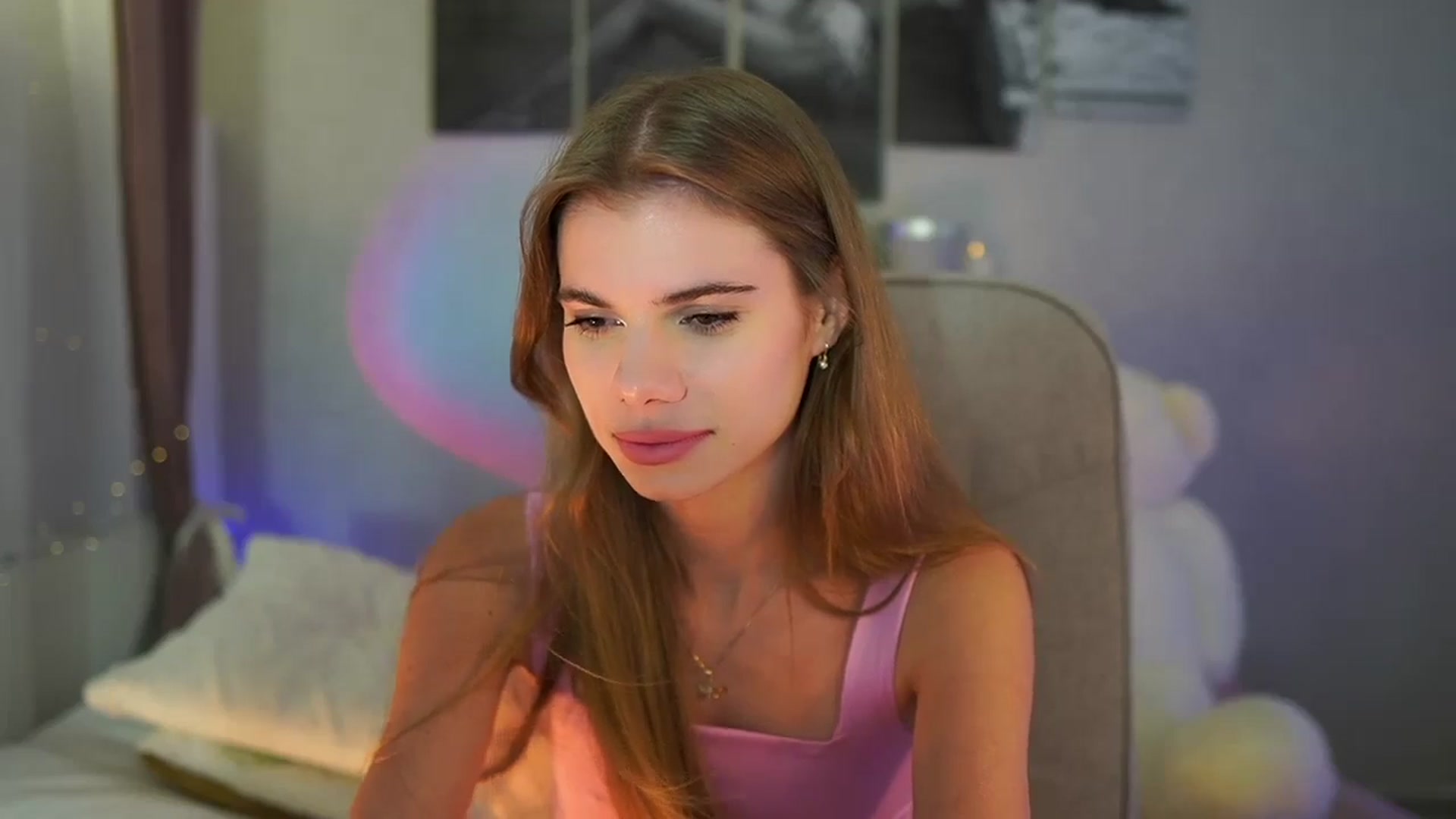 Gallery image thumbnail from RileyReid_18's myfreecams stream on, 06/28/2024, 20:14 image 12 of 20