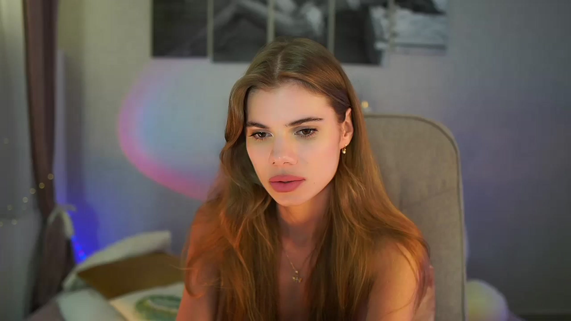 Gallery image thumbnail from RileyReid_18's myfreecams stream on, 06/28/2024, 21:15 image 1 of 20