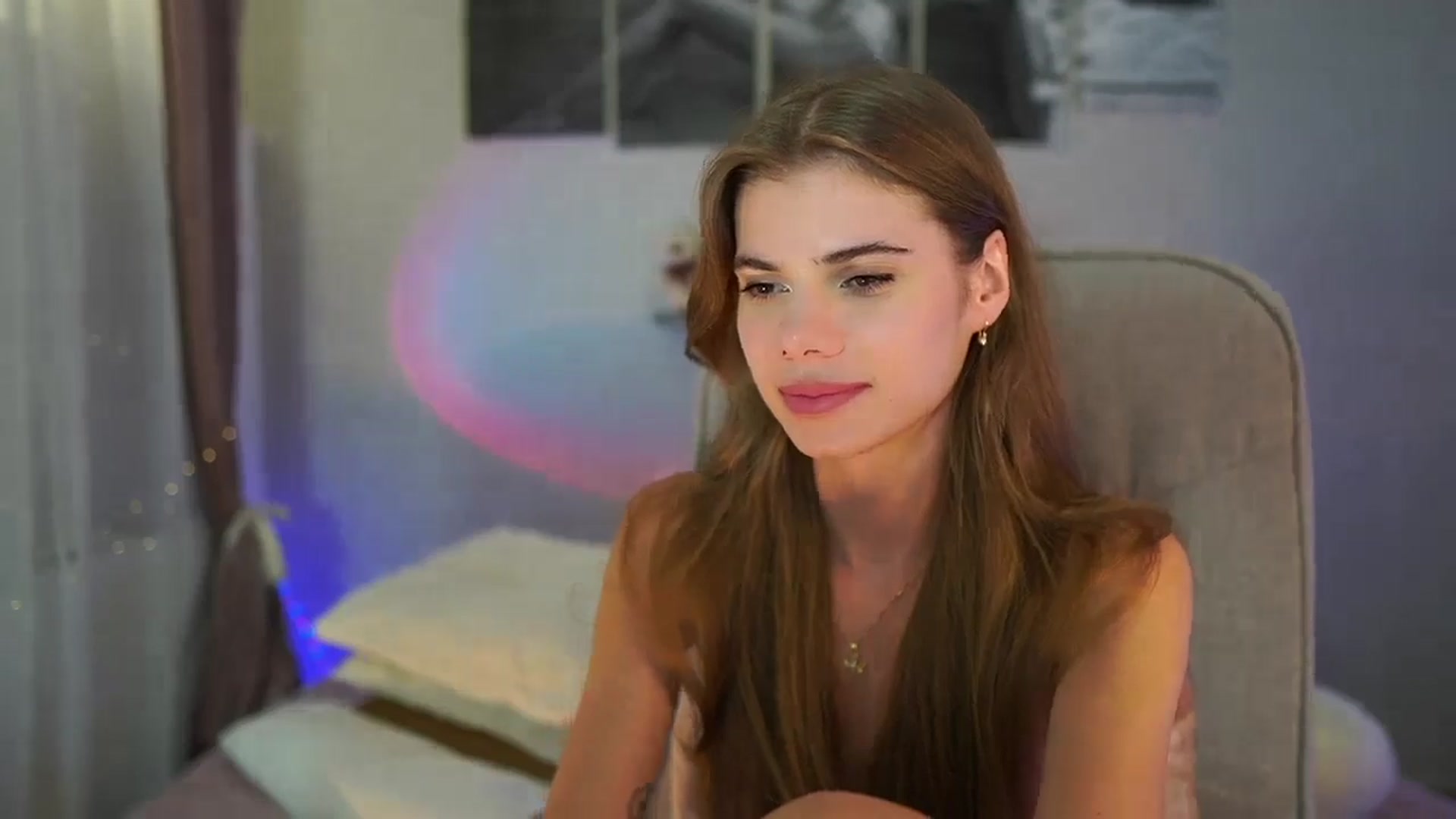Gallery image thumbnail from RileyReid_18's myfreecams stream on, 06/28/2024, 21:44 image 2 of 20