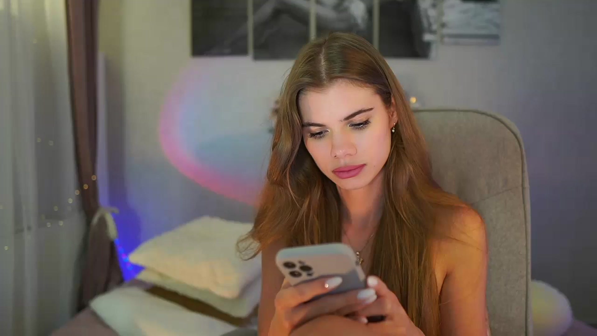Gallery image thumbnail from RileyReid_18's myfreecams stream on, 06/28/2024, 21:44 image 9 of 20