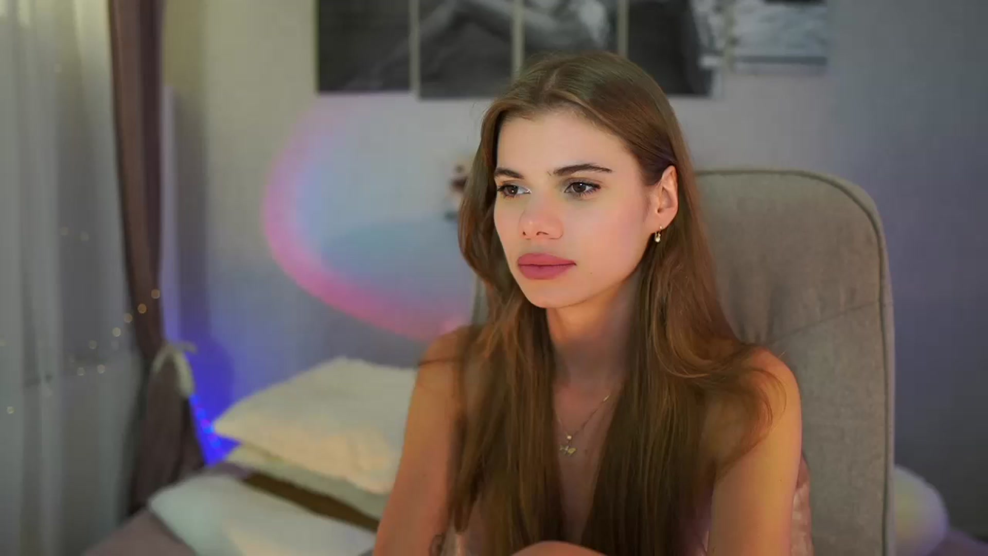 Gallery image thumbnail from RileyReid_18's myfreecams stream on, 06/28/2024, 21:44 image 4 of 20