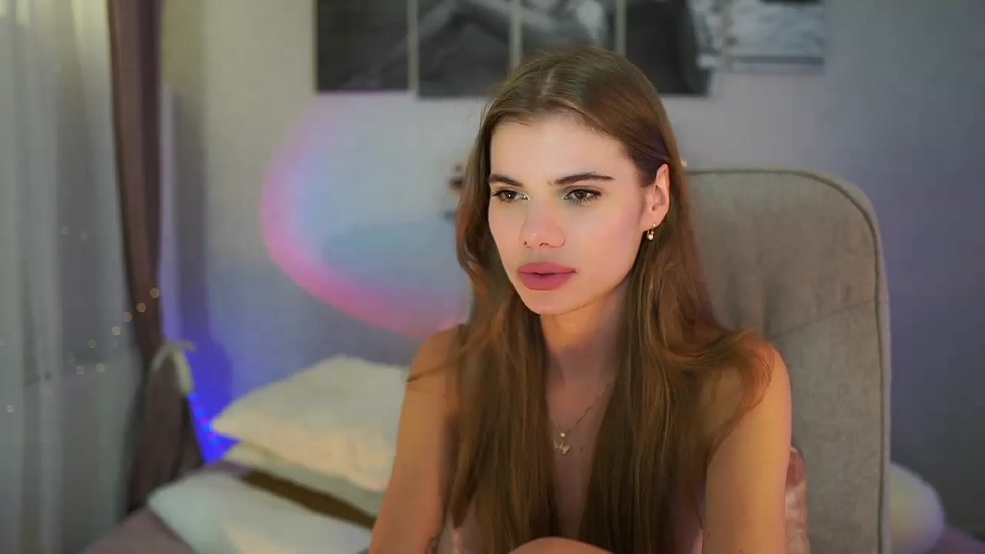 Gallery image thumbnail from RileyReid_18's myfreecams stream on, 06/28/2024, 21:44 image 3 of 20