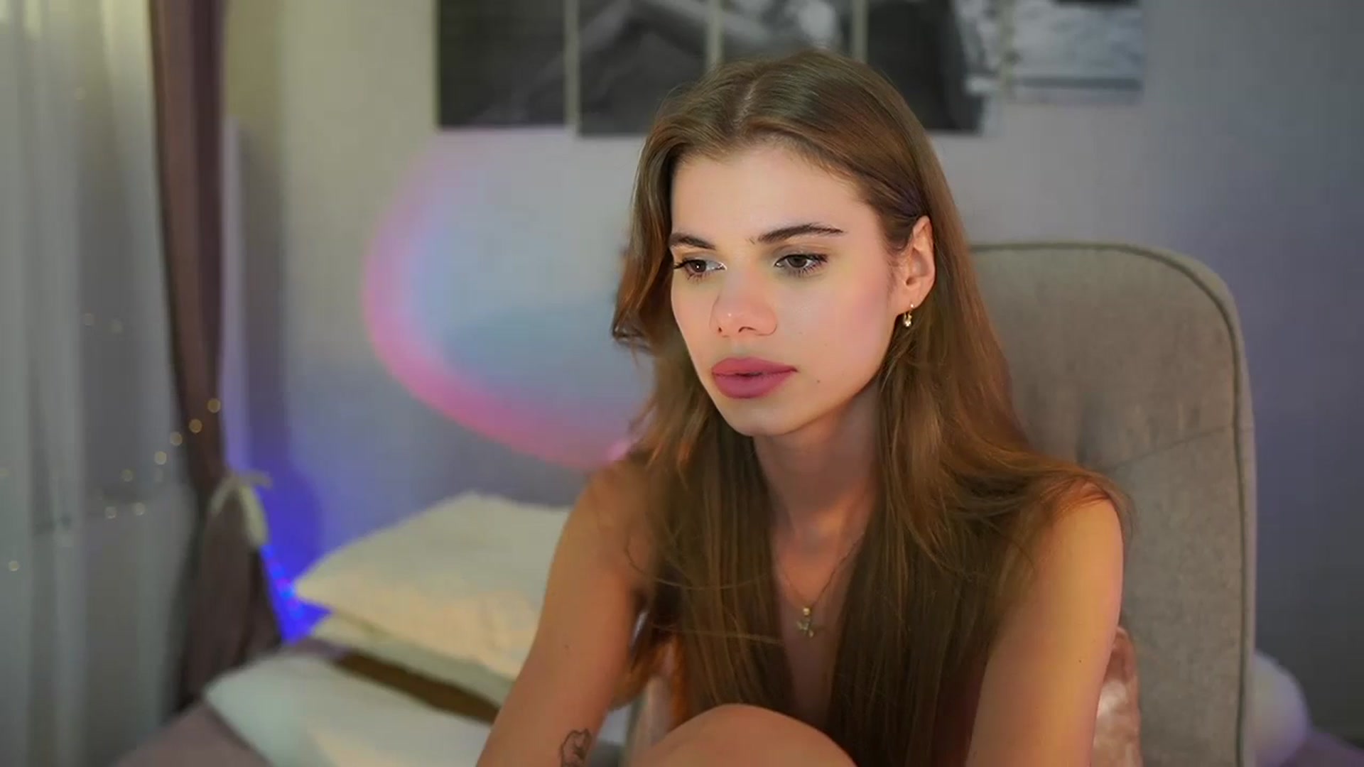 Gallery image thumbnail from RileyReid_18's myfreecams stream on, 06/28/2024, 21:44 image 8 of 20