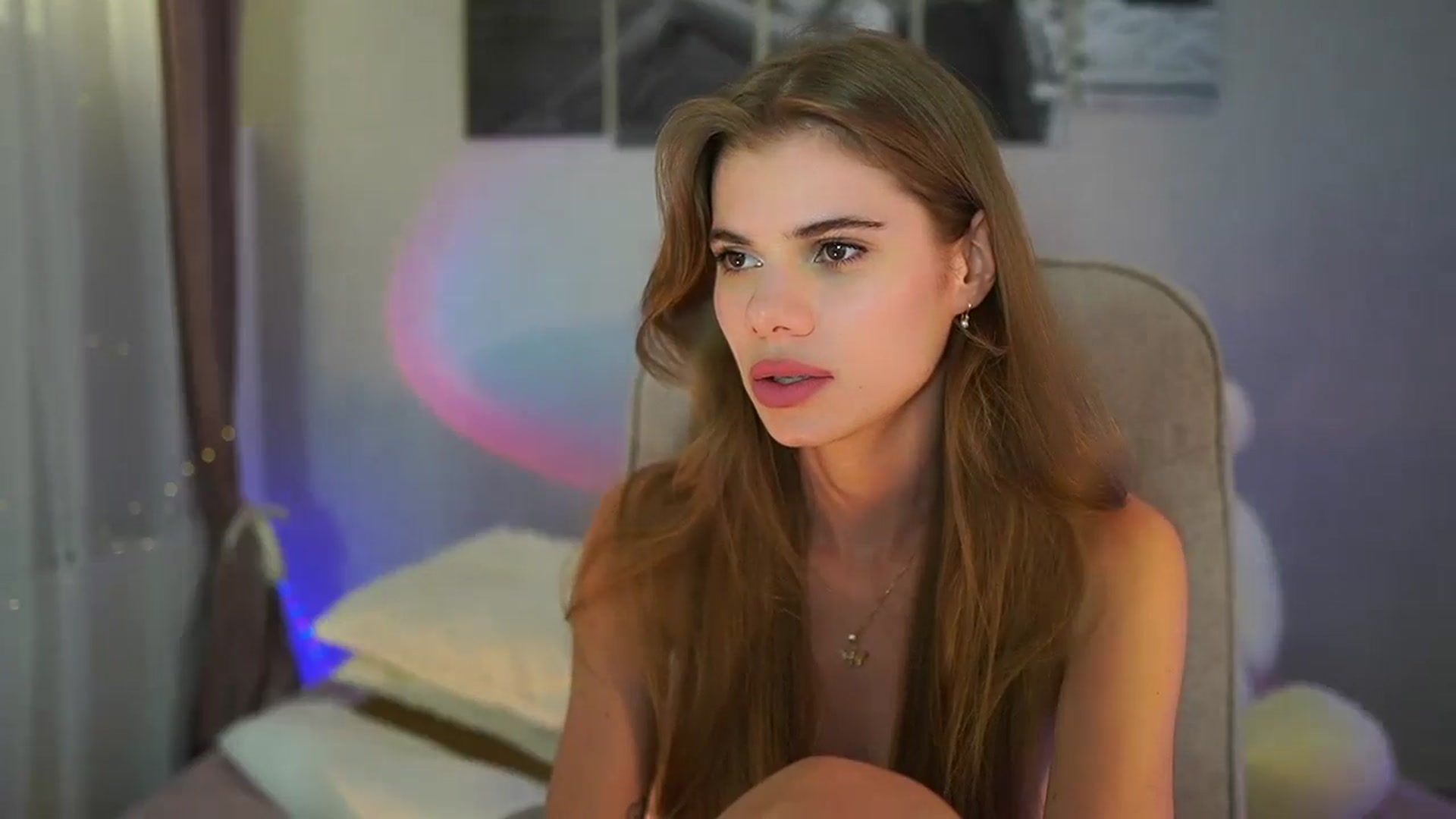 Gallery image thumbnail from RileyReid_18's myfreecams stream on, 06/28/2024, 22:08 image 3 of 20