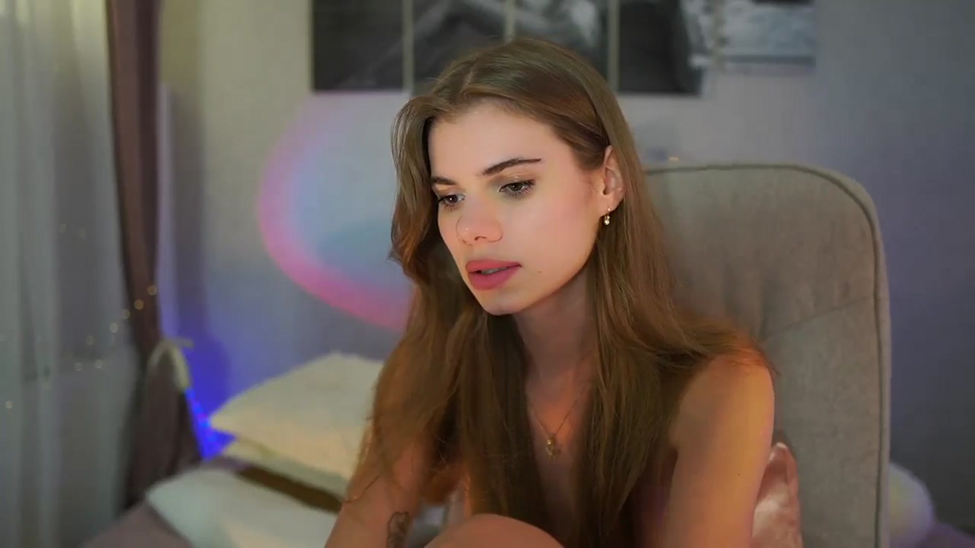 Gallery image thumbnail from RileyReid_18's myfreecams stream on, 06/28/2024, 22:08 image 6 of 20