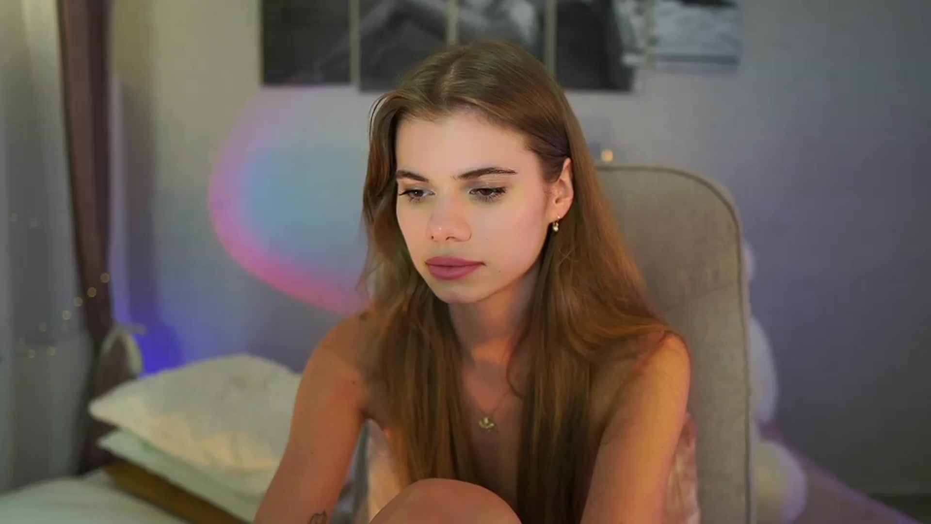 Gallery image thumbnail from RileyReid_18's myfreecams stream on, 06/28/2024, 23:20 image 12 of 20