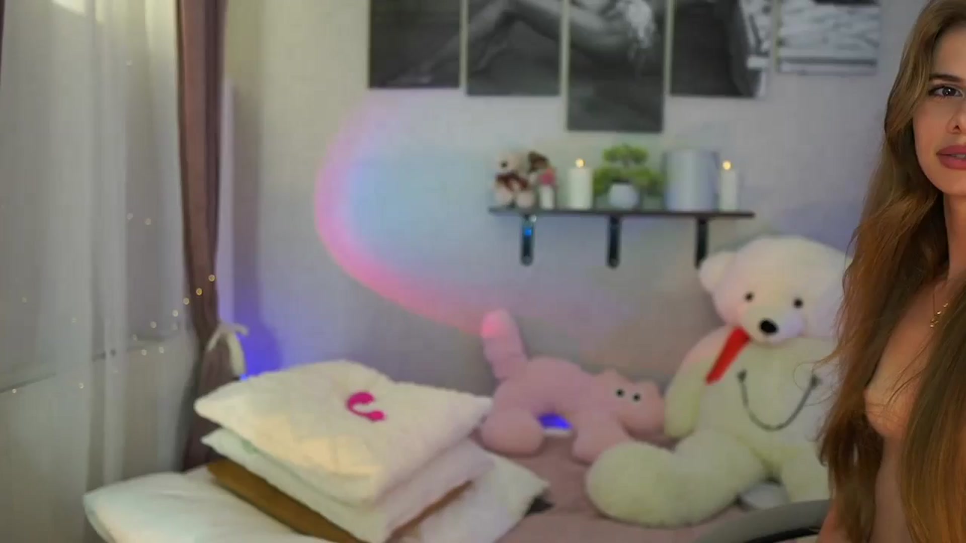 Gallery image thumbnail from RileyReid_18's myfreecams stream on, 06/28/2024, 23:20 image 17 of 20