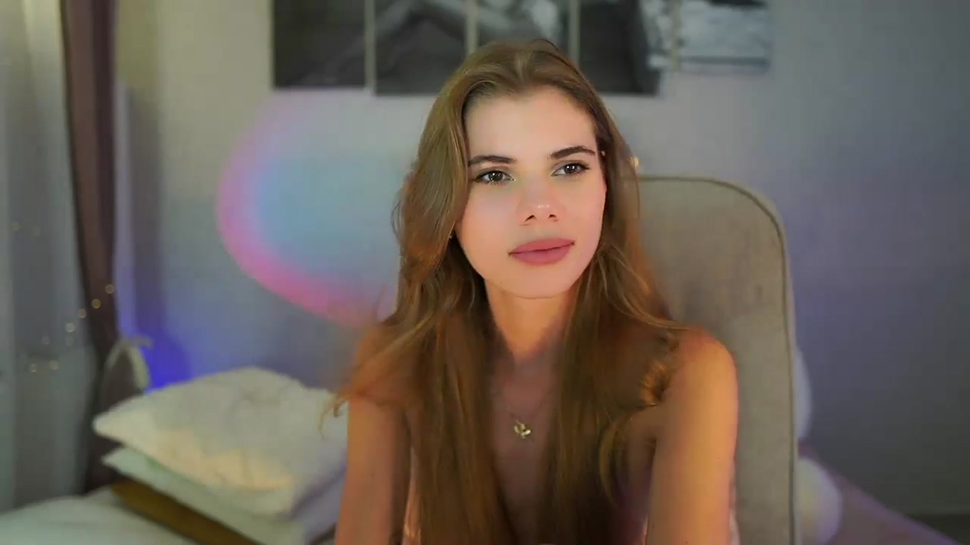 Gallery image thumbnail from RileyReid_18's myfreecams stream on, 06/28/2024, 23:20 image 10 of 20