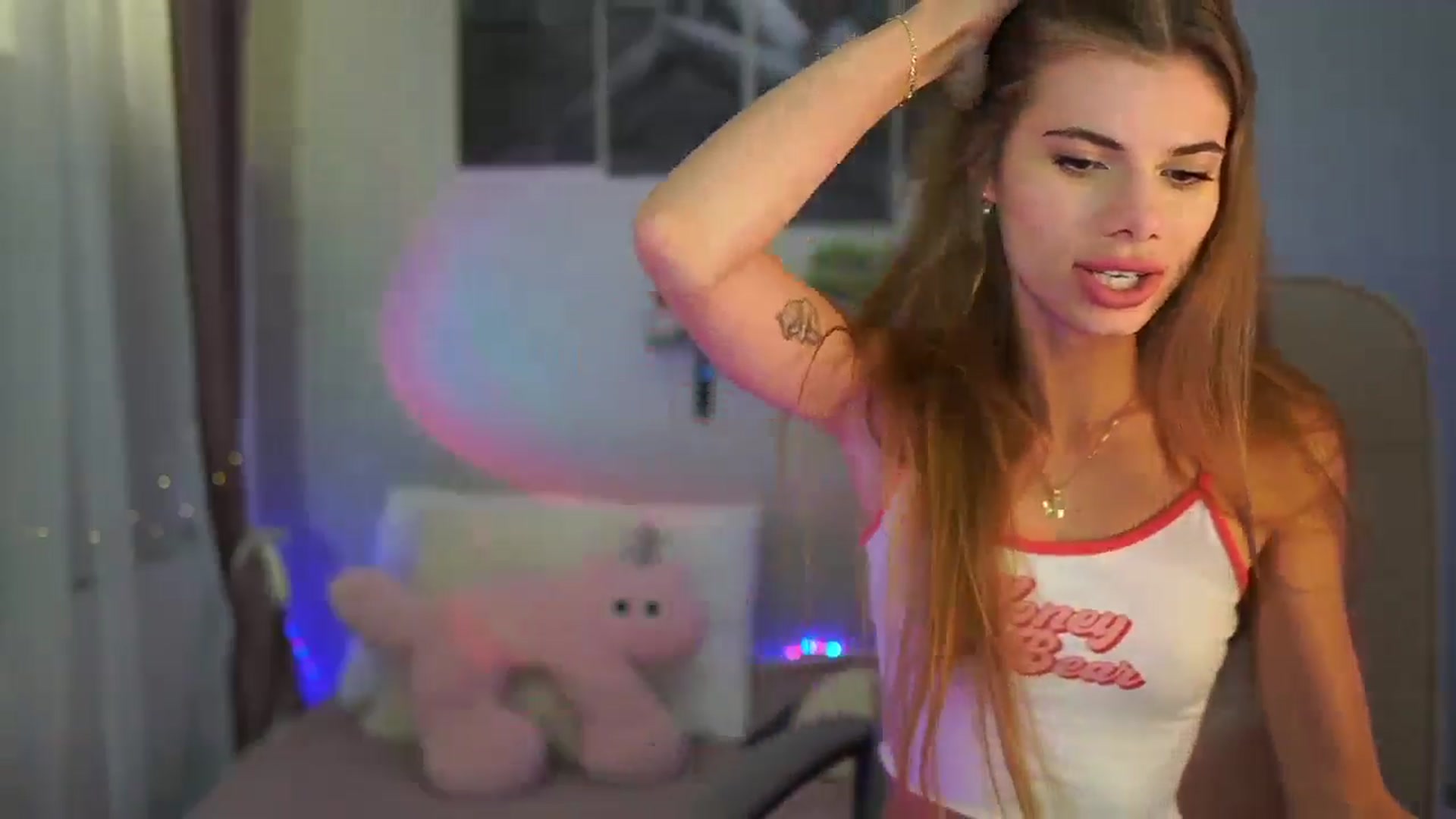 Gallery image thumbnail from RileyReid_18's myfreecams stream on, 07/01/2024, 19:01 image 9 of 20