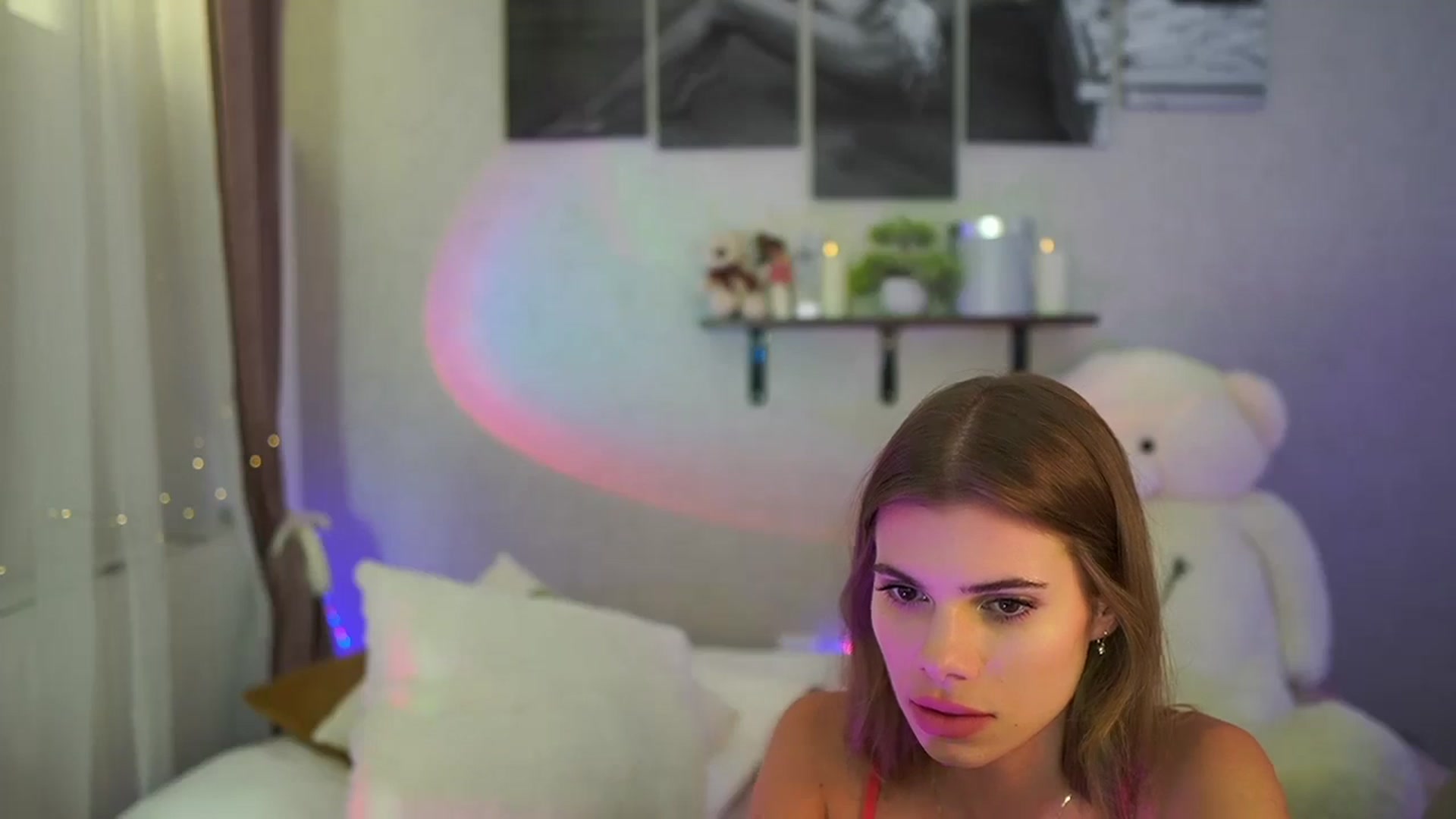 Gallery image thumbnail from RileyReid_18's myfreecams stream on, 07/01/2024, 19:51 image 8 of 20