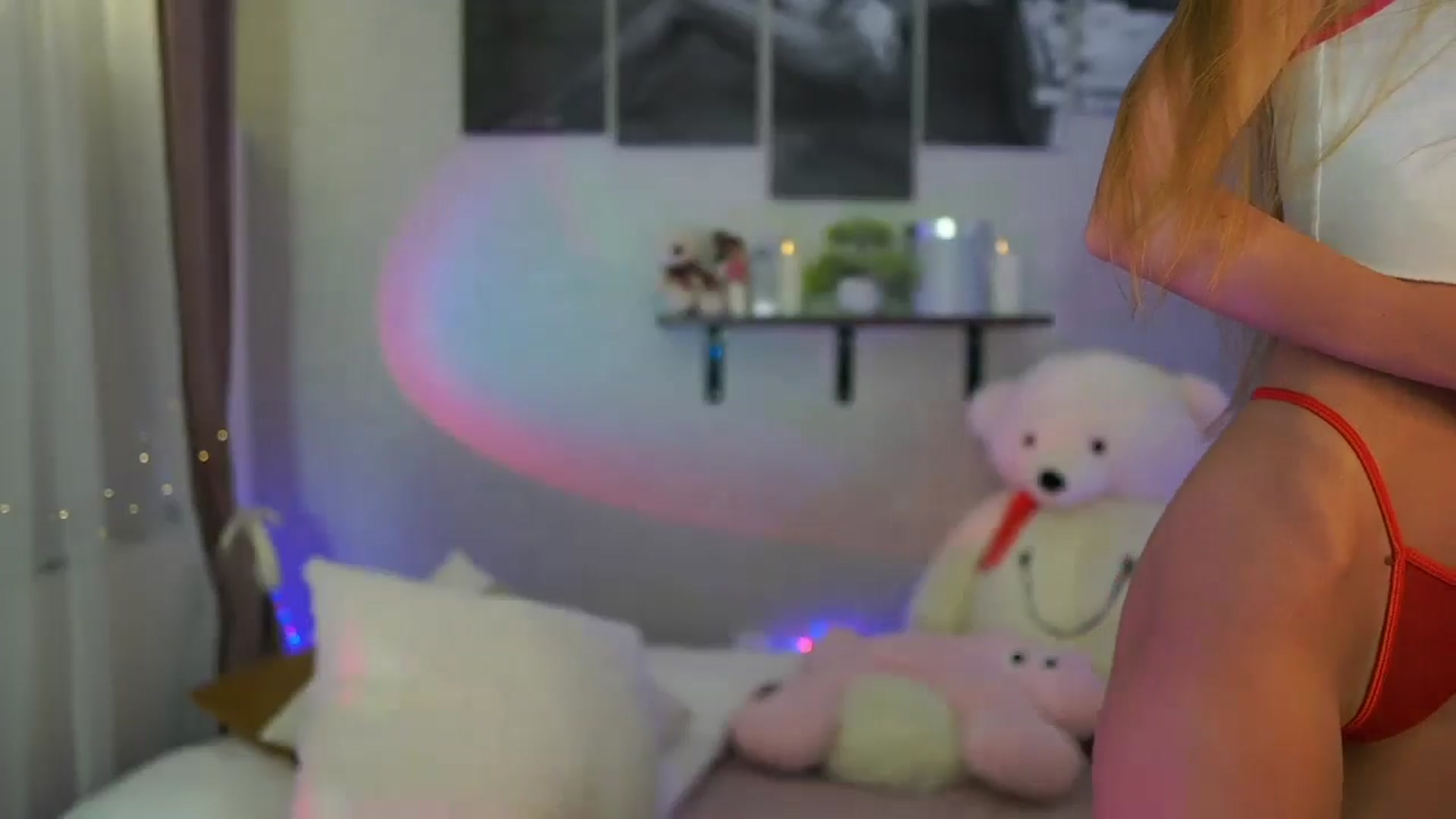 Gallery image thumbnail from RileyReid_18's myfreecams stream on, 07/01/2024, 19:51 image 2 of 20