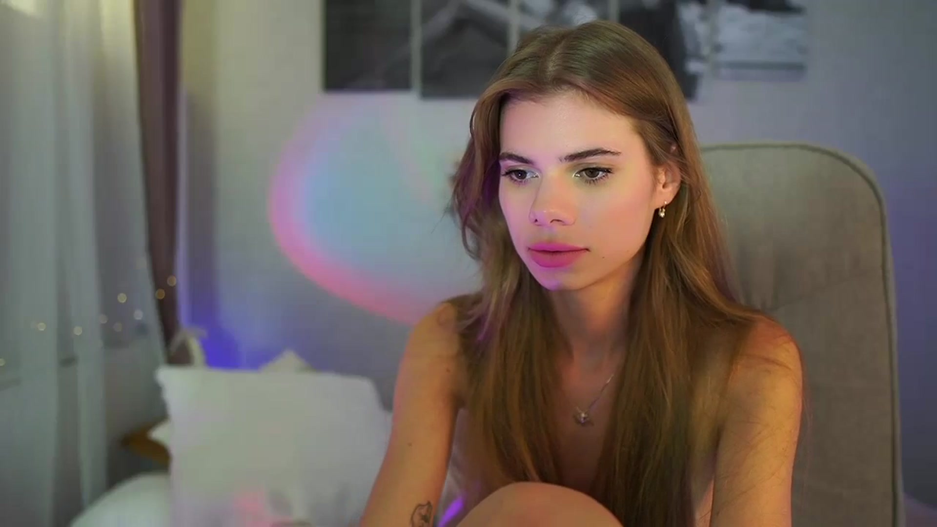 Gallery image thumbnail from RileyReid_18's myfreecams stream on, 07/01/2024, 21:16 image 2 of 20