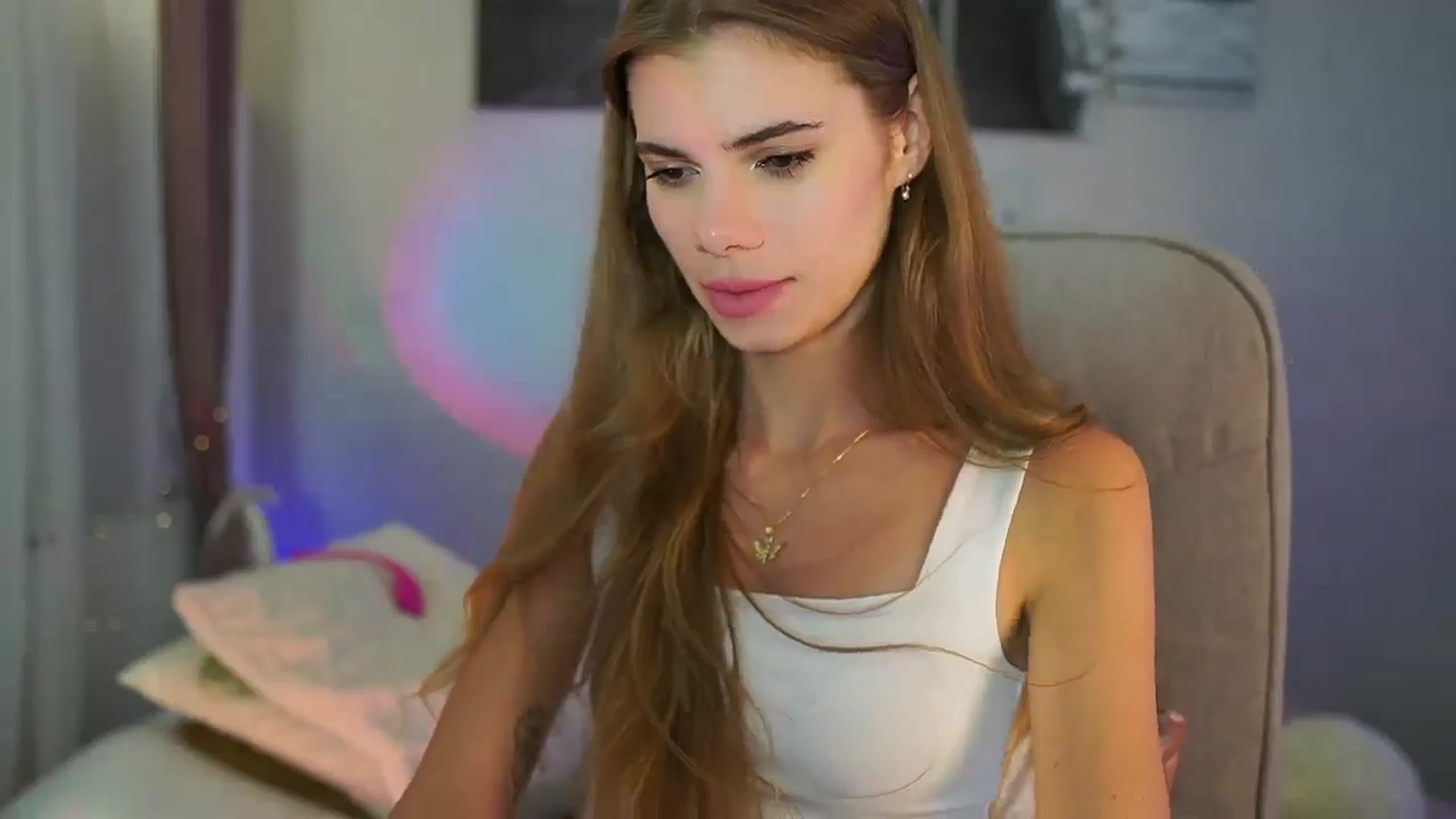 Gallery image thumbnail from RileyReid_18's myfreecams stream on, 07/02/2024, 20:08 image 15 of 20