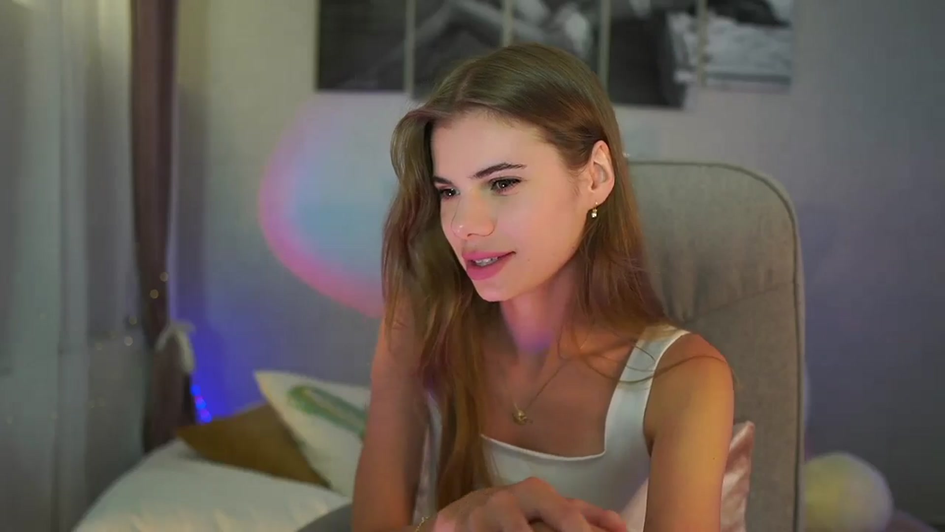 Gallery image thumbnail from RileyReid_18's myfreecams stream on, 07/02/2024, 22:43 image 4 of 20