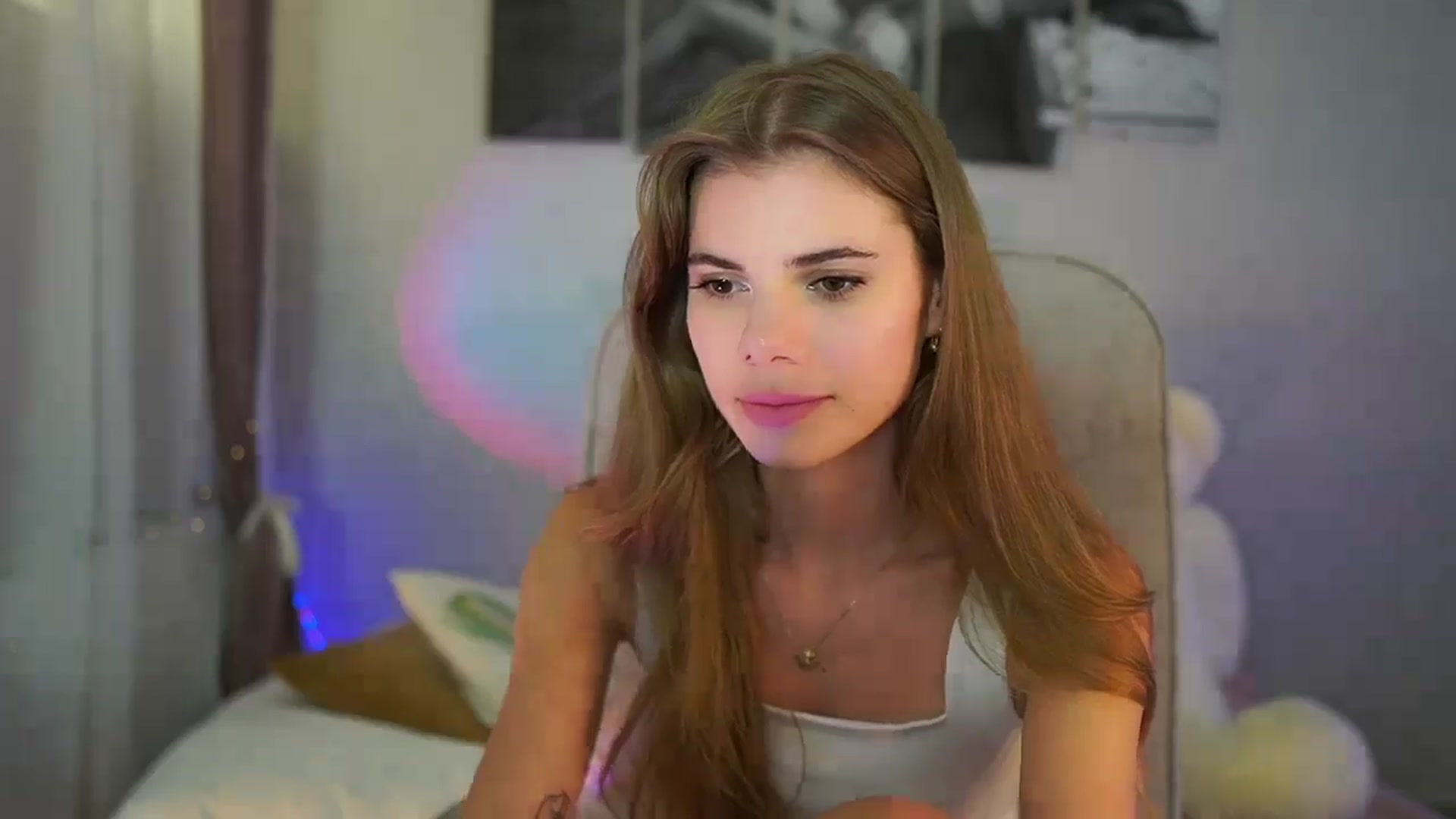Gallery image thumbnail from RileyReid_18's myfreecams stream on, 07/02/2024, 22:43 image 7 of 20