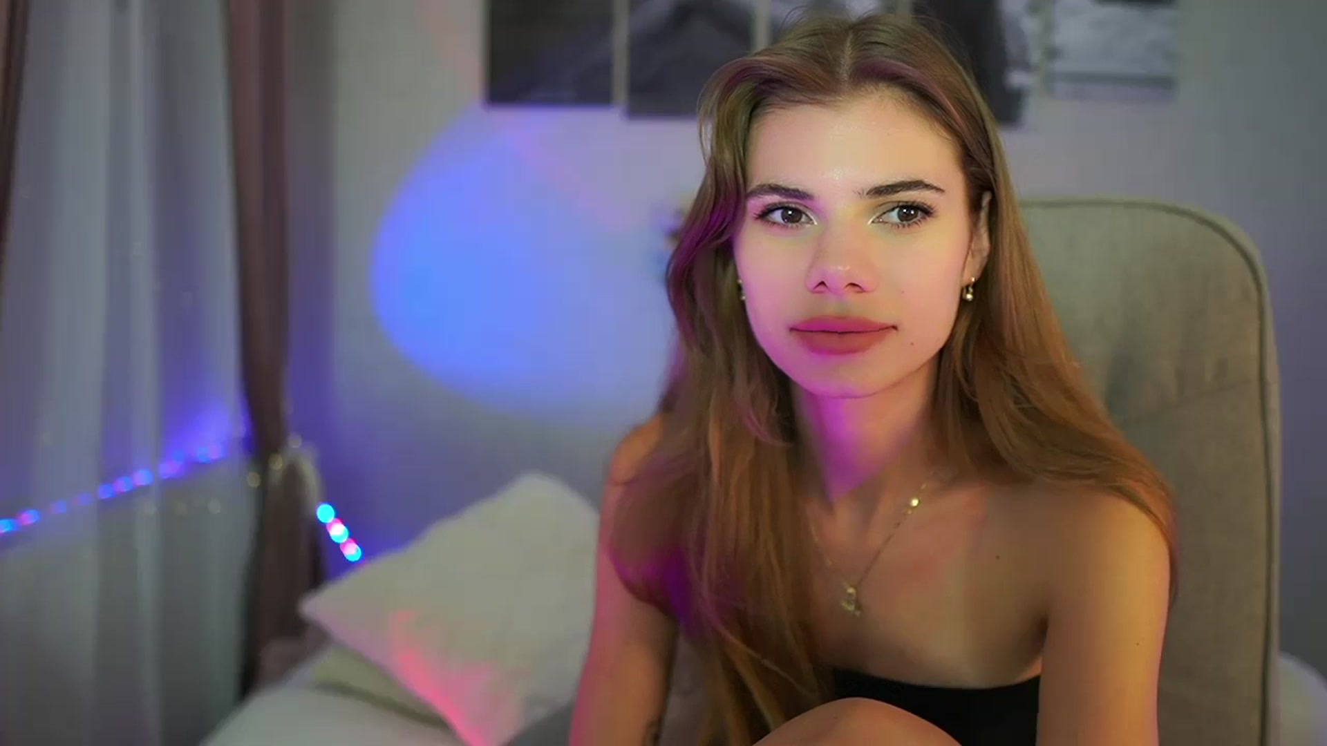 Gallery image thumbnail from RileyReid_18's myfreecams stream on, 07/03/2024, 21:32 image 12 of 20
