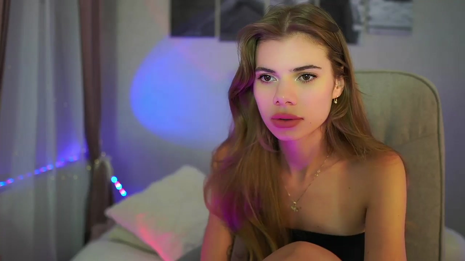 Gallery image thumbnail from RileyReid_18's myfreecams stream on, 07/03/2024, 21:32 image 7 of 20