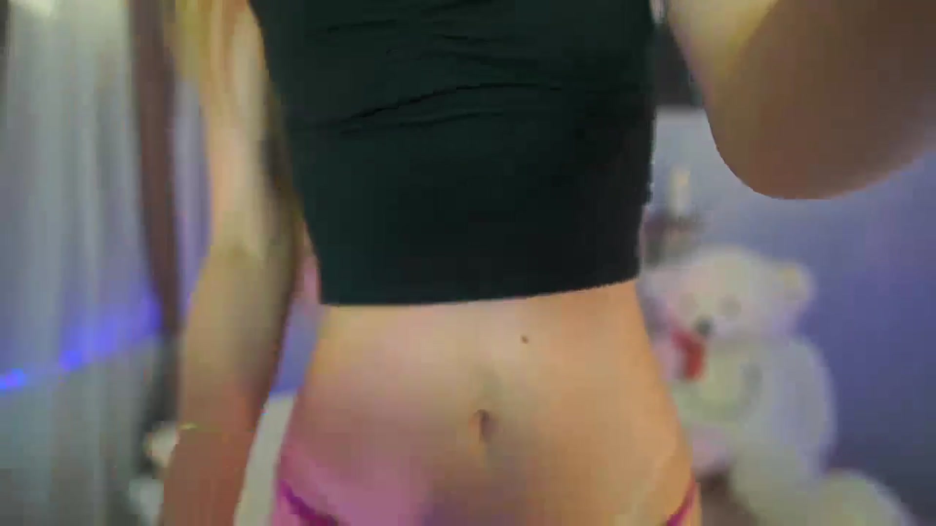 Gallery image thumbnail from RileyReid_18's myfreecams stream on, 07/11/2024, 18:32 image 7 of 20
