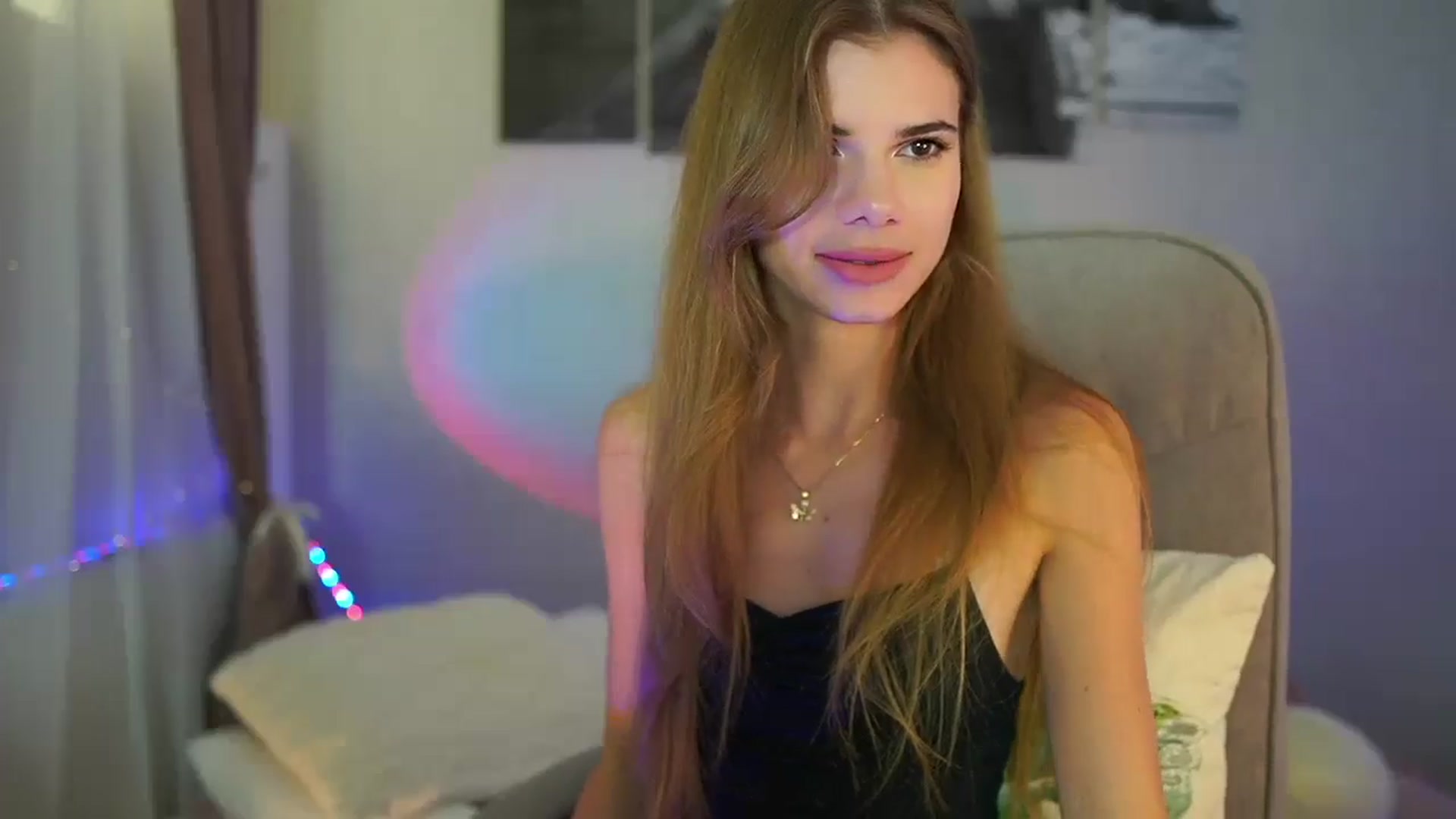 Gallery image thumbnail from RileyReid_18's myfreecams stream on, 07/11/2024, 18:32 image 11 of 20