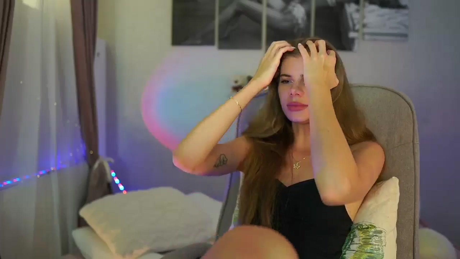 Gallery image thumbnail from RileyReid_18's myfreecams stream on, 07/11/2024, 18:32 image 15 of 20
