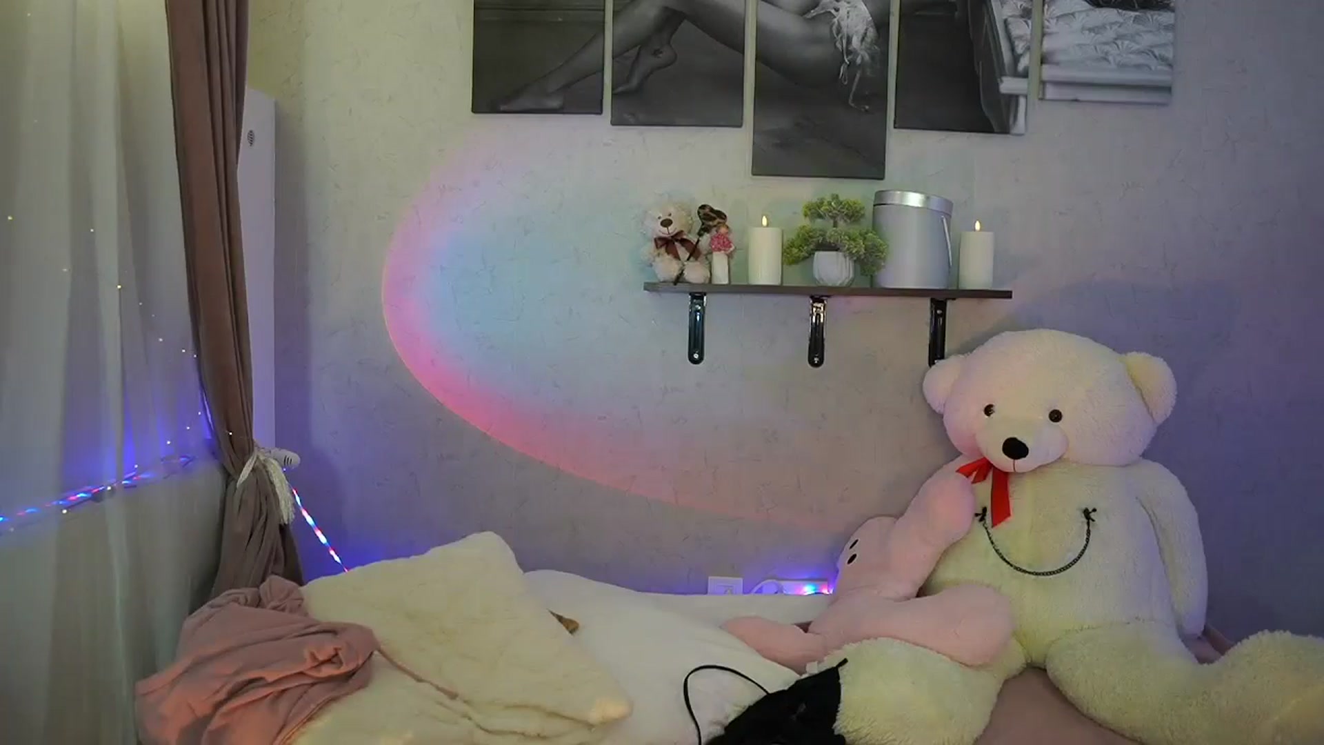 Gallery image thumbnail from RileyReid_18's myfreecams stream on, 07/11/2024, 19:31 image 14 of 20