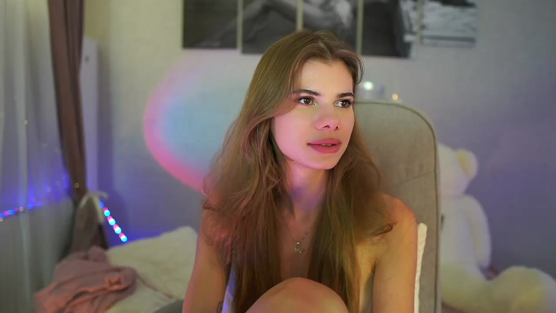 Gallery image thumbnail from RileyReid_18's myfreecams stream on, 07/11/2024, 19:31 image 16 of 20