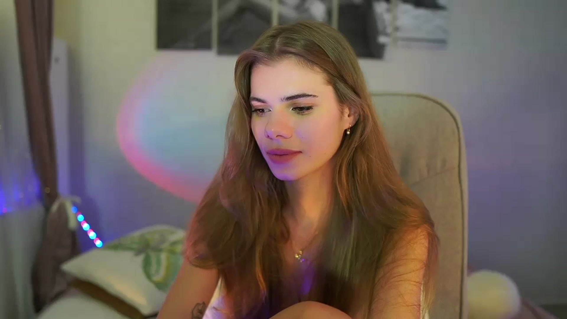Gallery image thumbnail from RileyReid_18's myfreecams stream on, 07/11/2024, 23:01 image 3 of 20