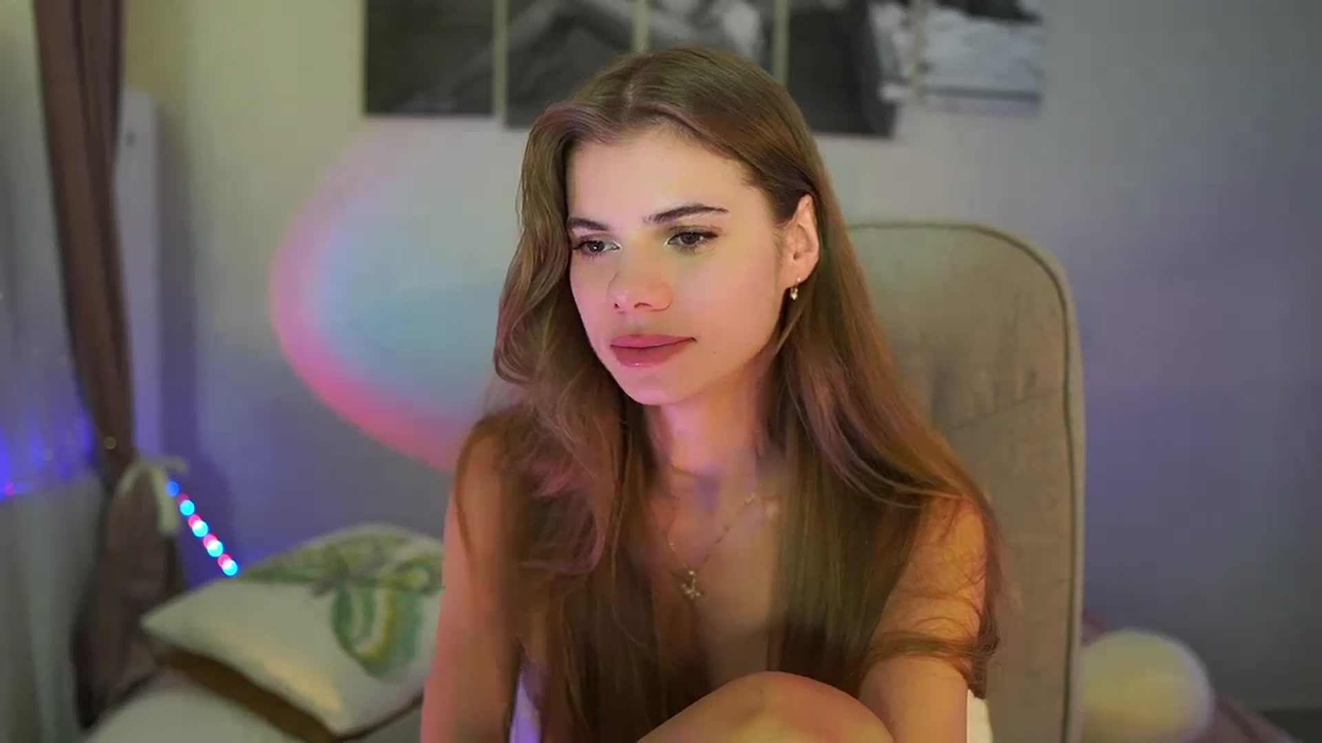 Gallery image thumbnail from RileyReid_18's myfreecams stream on, 07/11/2024, 23:01 image 9 of 20