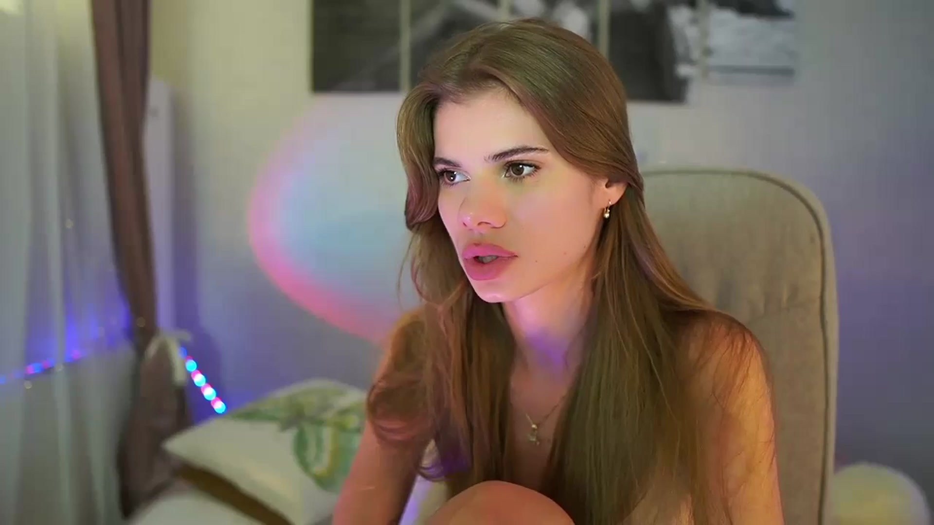 Gallery image thumbnail from RileyReid_18's myfreecams stream on, 07/11/2024, 23:01 image 19 of 20