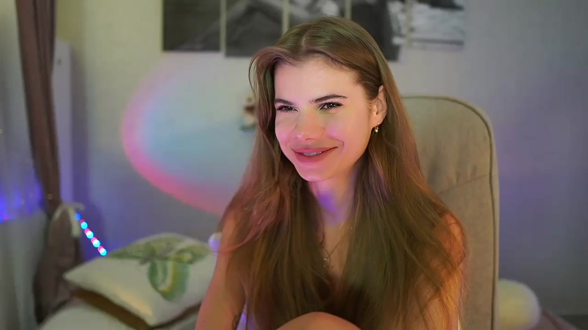 Gallery image thumbnail from RileyReid_18's myfreecams stream on, 07/11/2024, 23:01 image 1 of 20