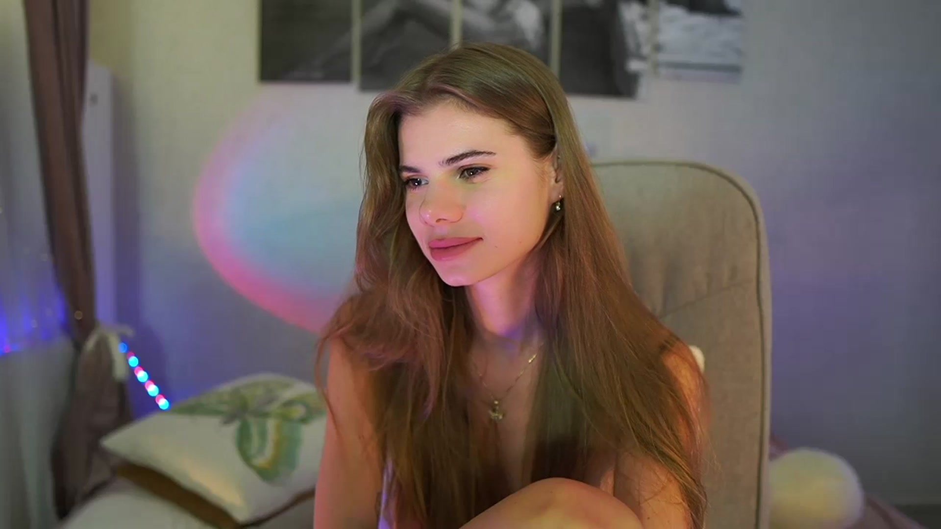 Gallery image thumbnail from RileyReid_18's myfreecams stream on, 07/11/2024, 23:01 image 10 of 20