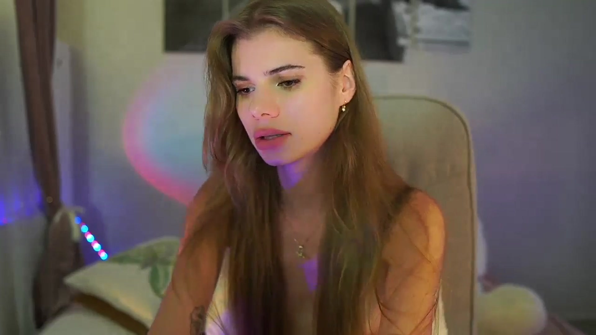 Gallery image thumbnail from RileyReid_18's myfreecams stream on, 07/11/2024, 23:01 image 8 of 20