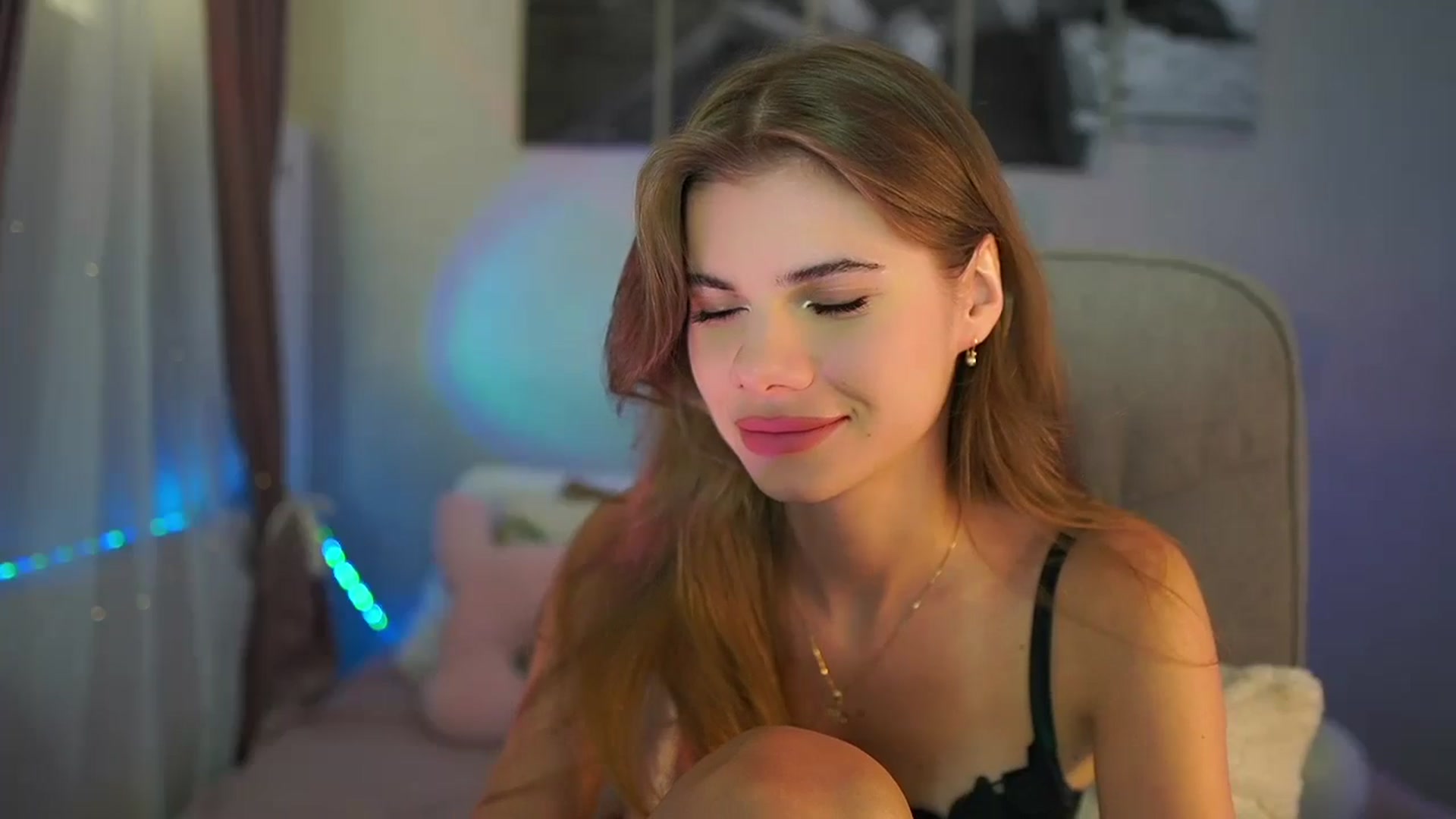 Gallery image thumbnail from RileyReid_18's myfreecams stream on, 07/13/2024, 19:49 image 2 of 20