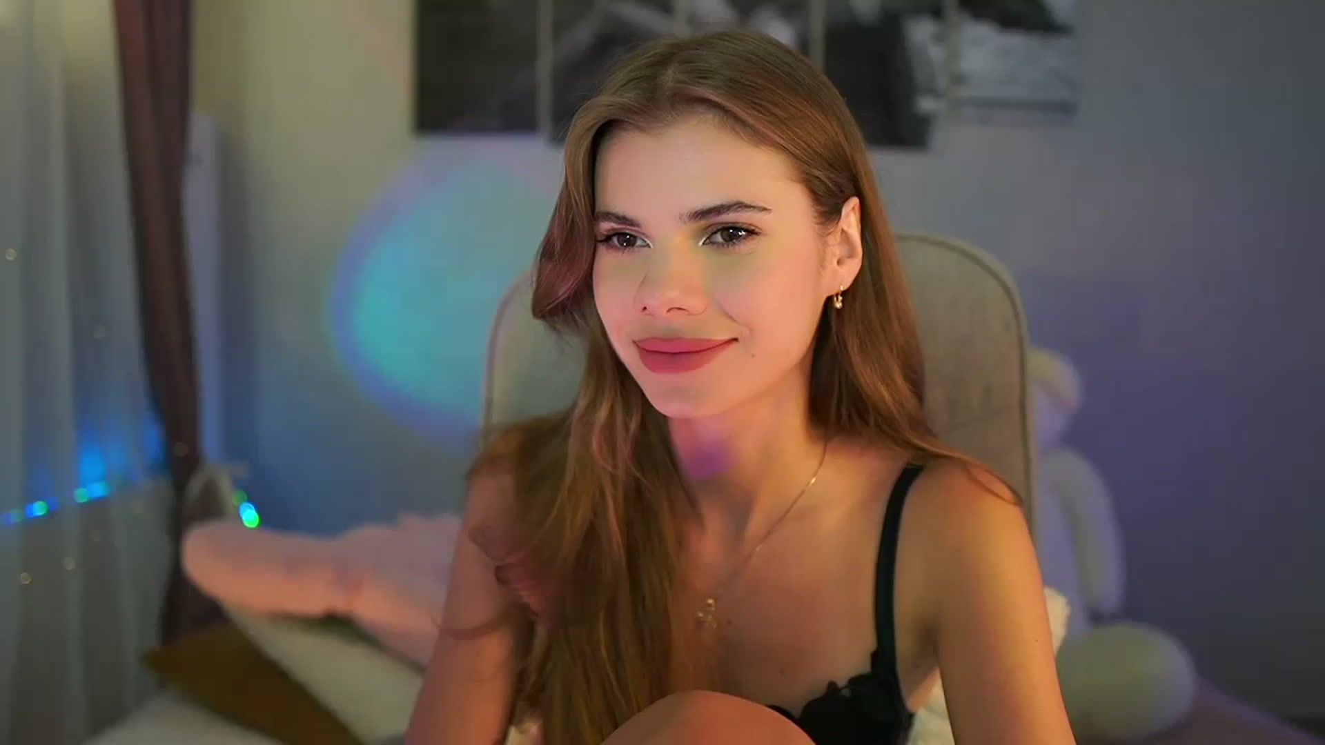 Gallery image thumbnail from RileyReid_18's myfreecams stream on, 07/13/2024, 19:49 image 12 of 20