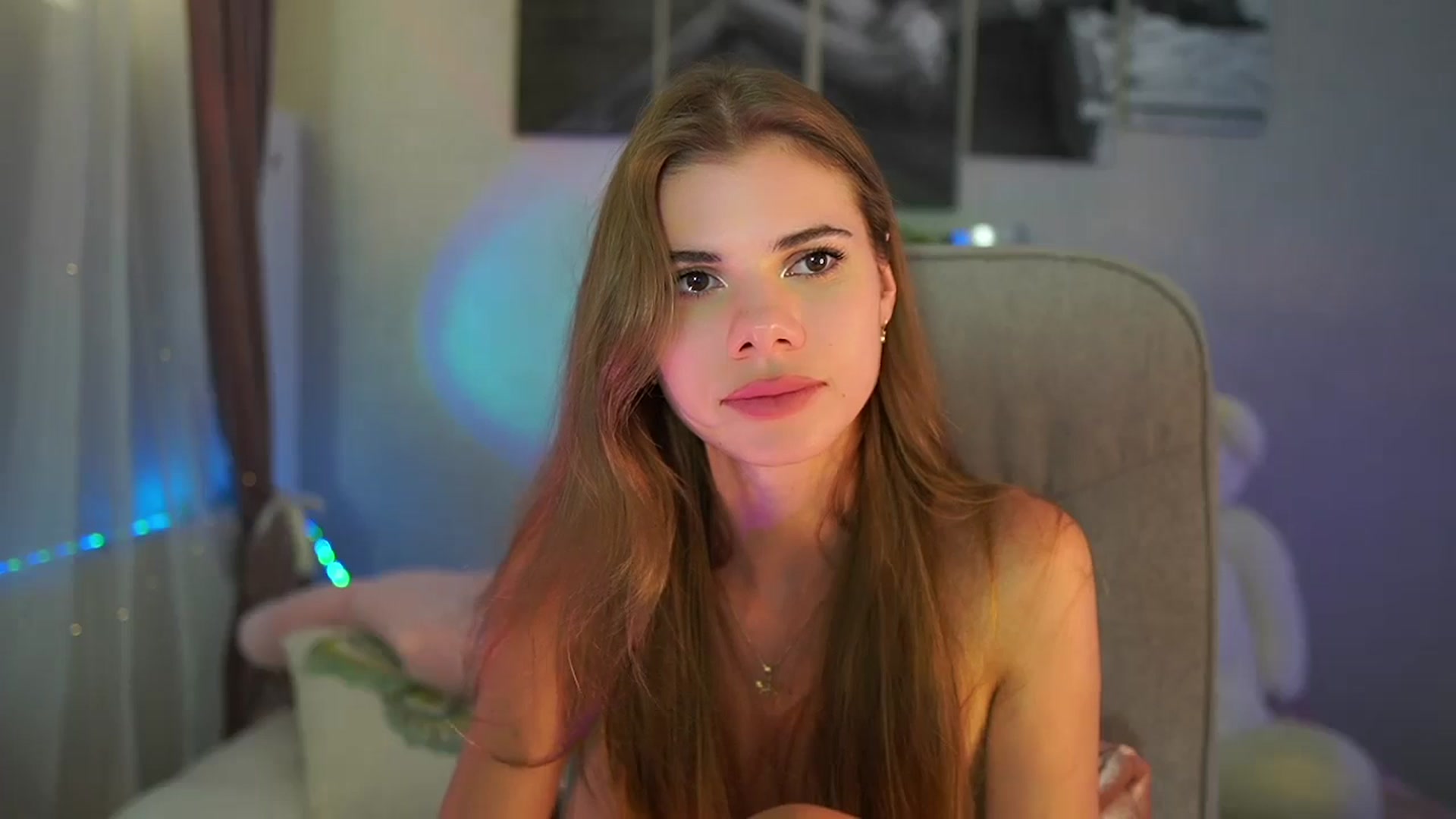 Gallery image thumbnail from RileyReid_18's myfreecams stream on, 07/13/2024, 21:55 image 15 of 20