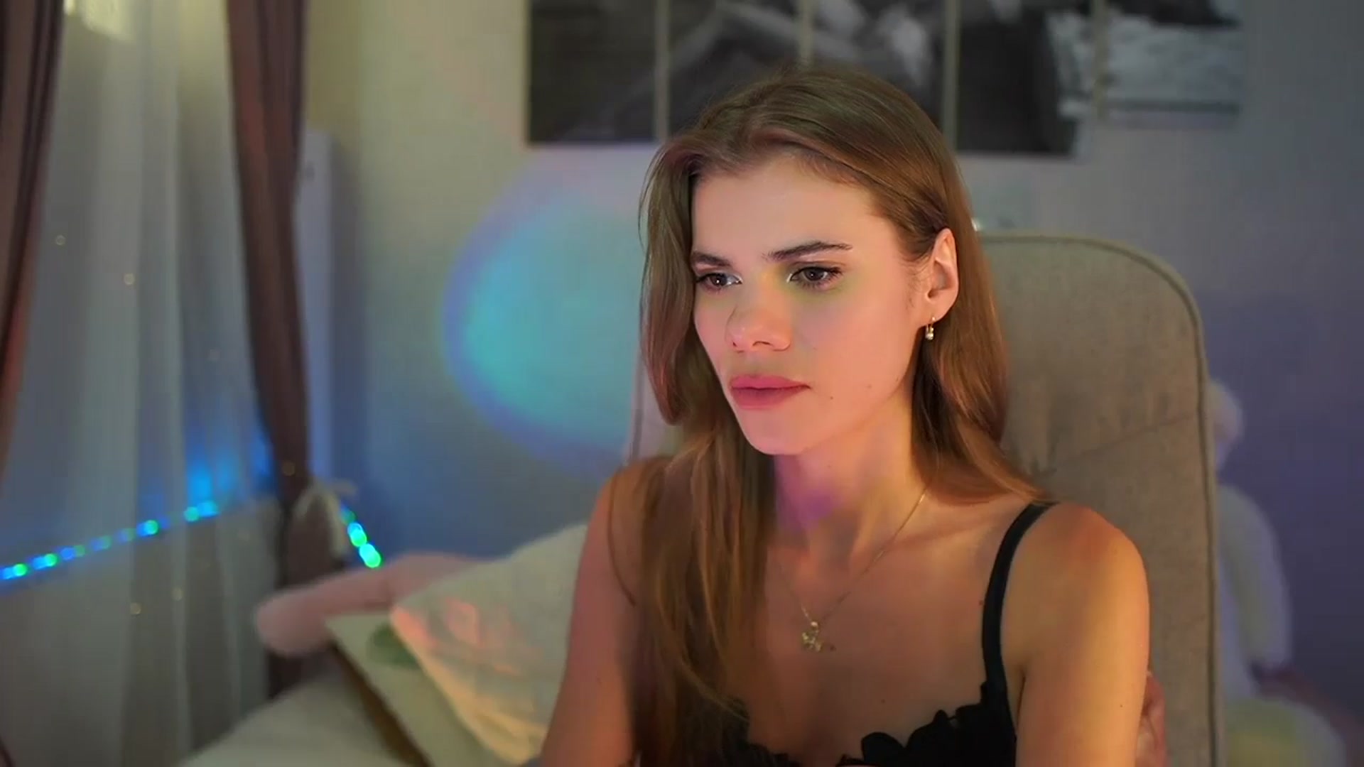 Gallery image thumbnail from RileyReid_18's myfreecams stream on, 07/13/2024, 23:05 image 14 of 20