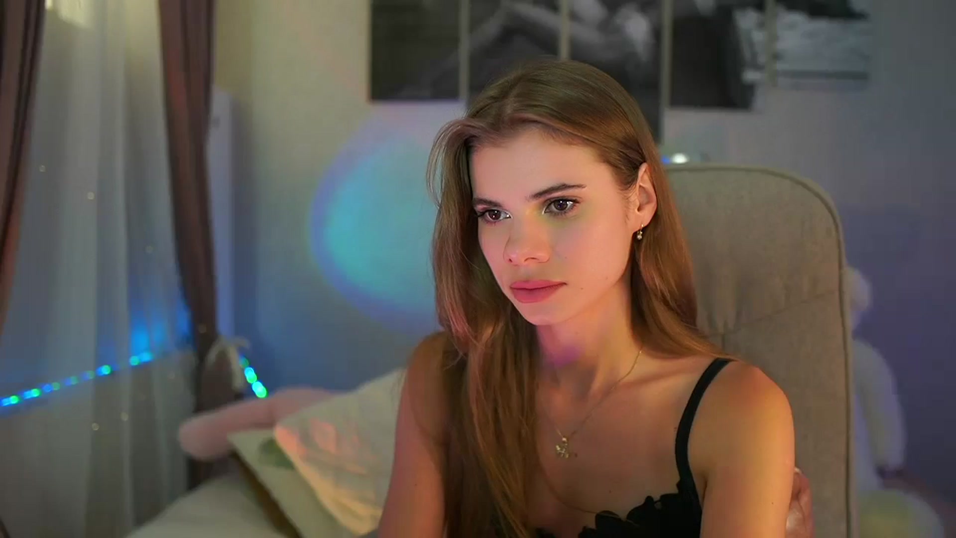Gallery image thumbnail from RileyReid_18's myfreecams stream on, 07/13/2024, 23:05 image 15 of 20