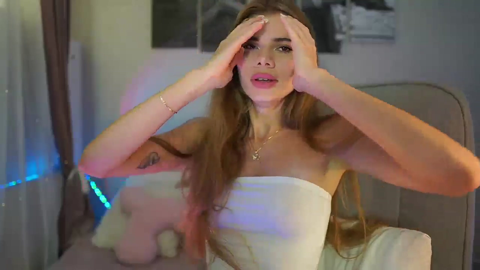 Gallery image thumbnail from RileyReid_18's myfreecams stream on, 07/14/2024, 20:03 image 8 of 20