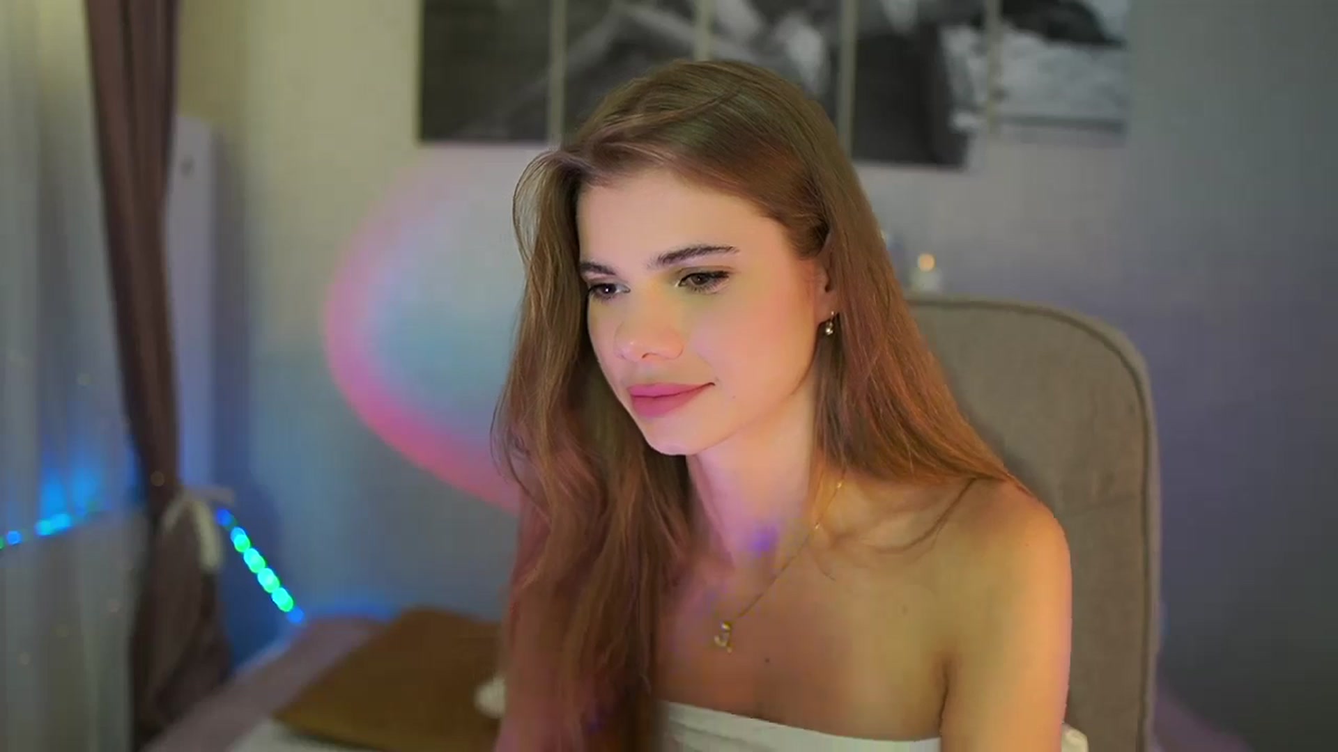 Gallery image thumbnail from RileyReid_18's myfreecams stream on, 07/14/2024, 22:24 image 5 of 20